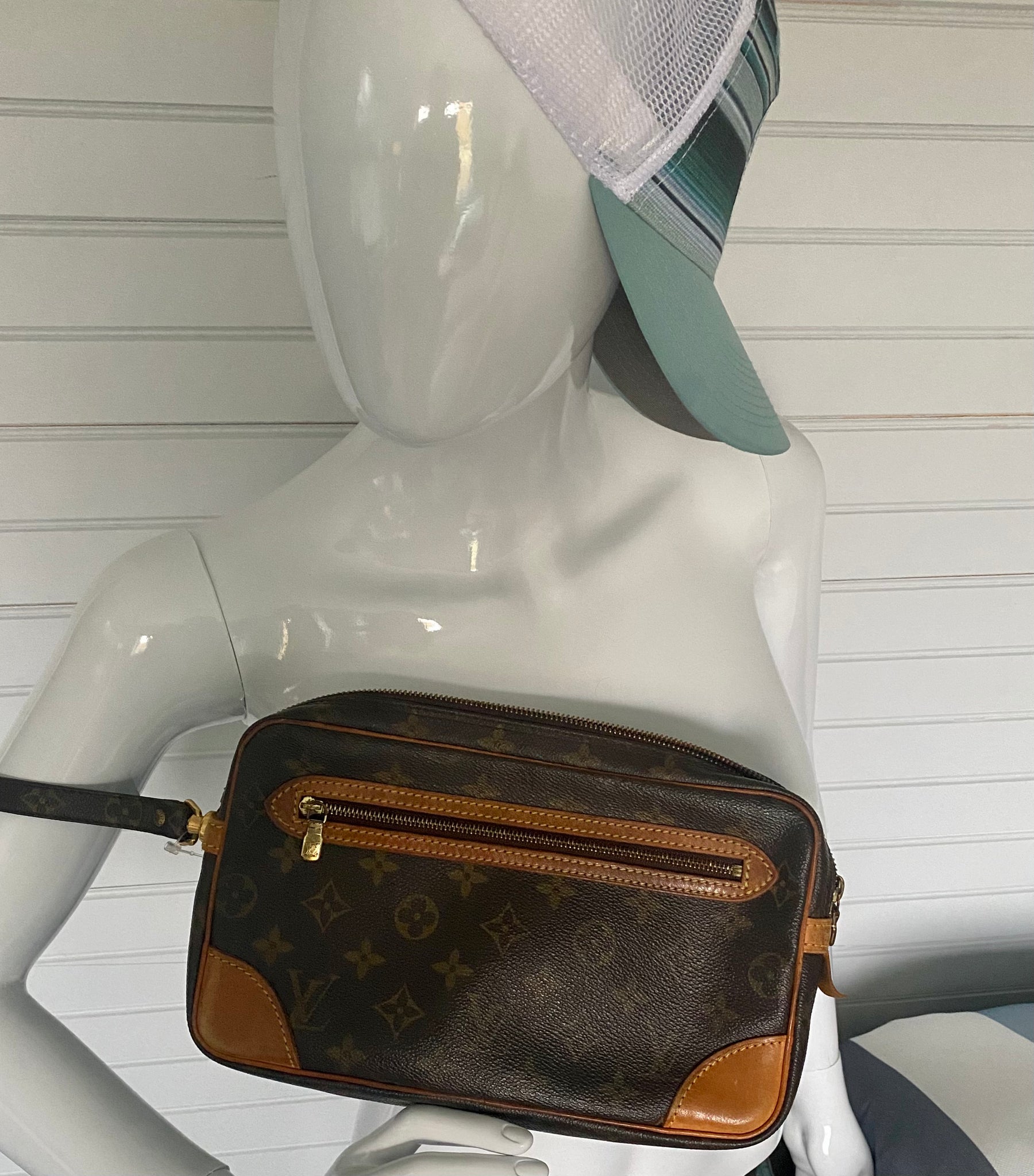Marly dragonne cloth clutch bag Louis Vuitton Brown in Cloth - 25101011